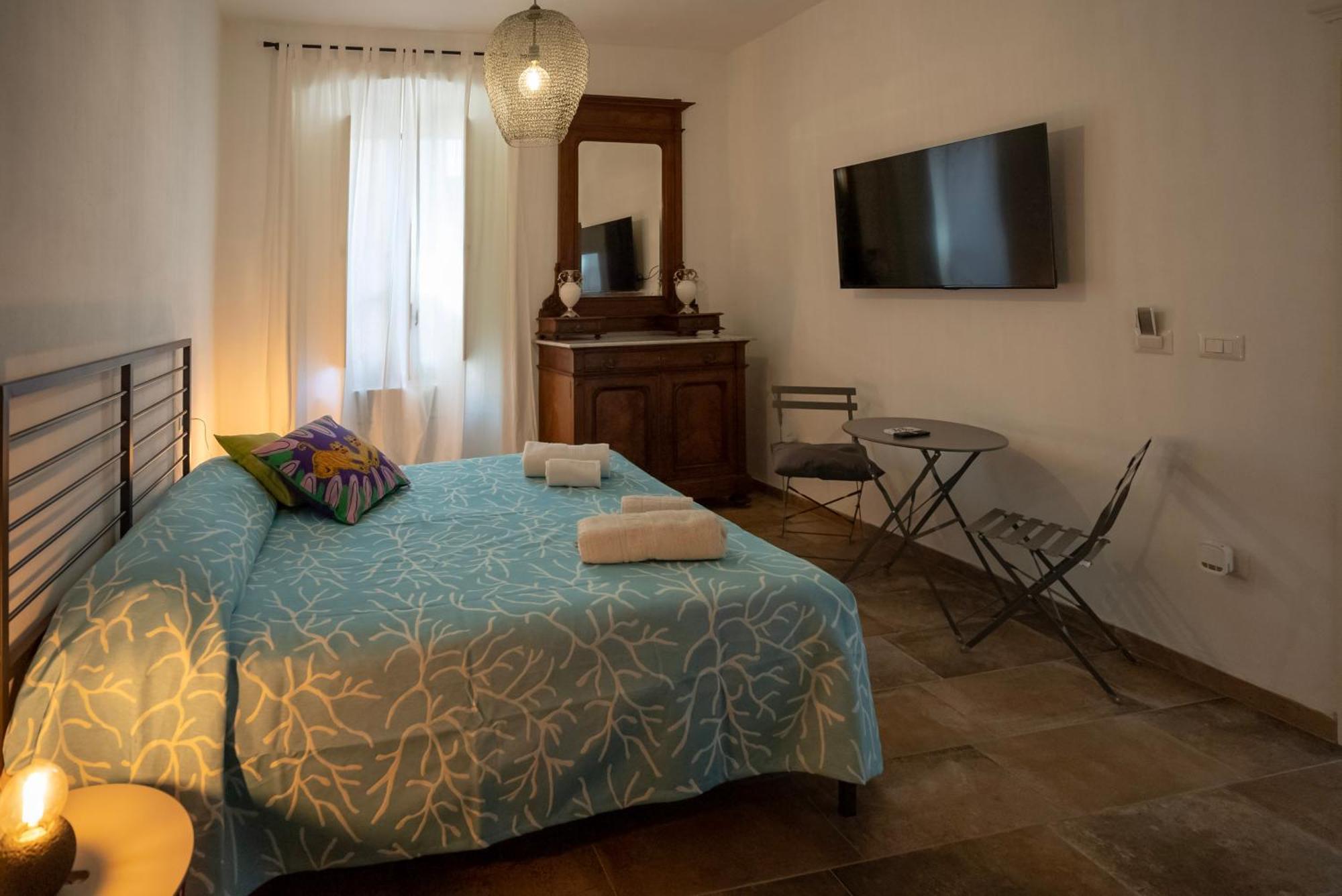 Sardinian Gallery Domus Bosa Room photo